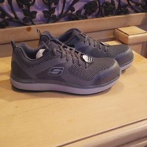 NWB Men's Skechers Safety Comp Toe Slip Resistant Work Shoes, size 9